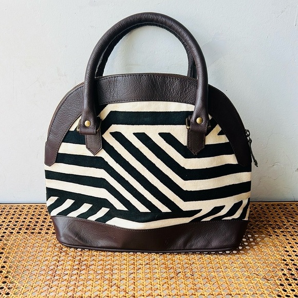 Noonday Collection Stylish Black and White Handbag - Picture 1 of 9